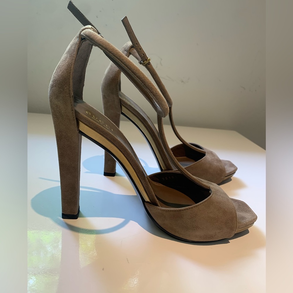 Gucci suede sandals heels. Size 38.5